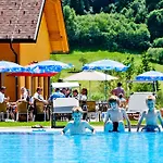 Happy Camp Mobile Homes In Bella Austria Campingplatz 4*